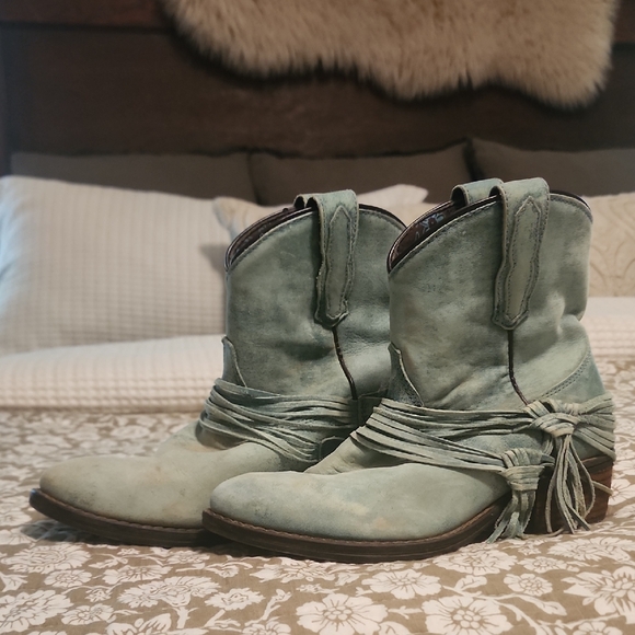 Laredo Turqouise Suede Booties W/ Fringe - Picture 1 of 5
